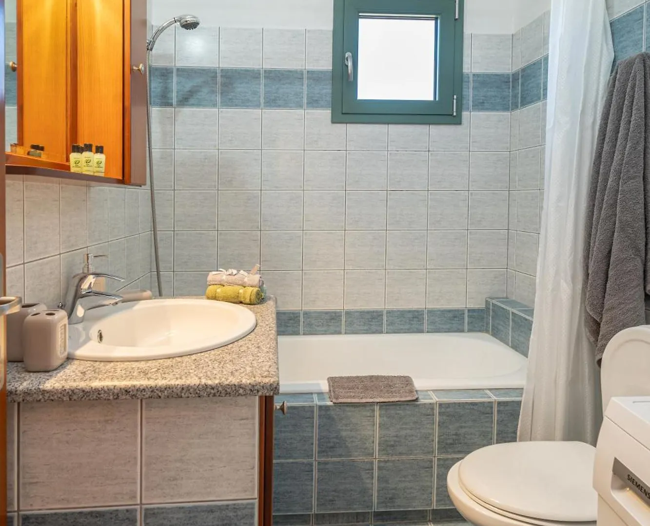 The Square Suites 2Nd Floor Apartment Argostoli  Grekland
